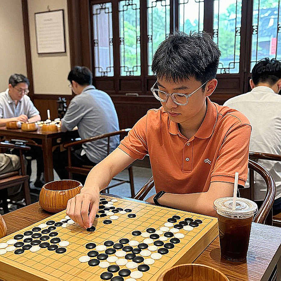 FIDE अध्यक्ष का नाम ग़लत, बॉडी में FRITZ 20 का इश्तिहार: शतरंज की एक फ़र्ज़ी ख़बर का पोस्टमॉर्टम