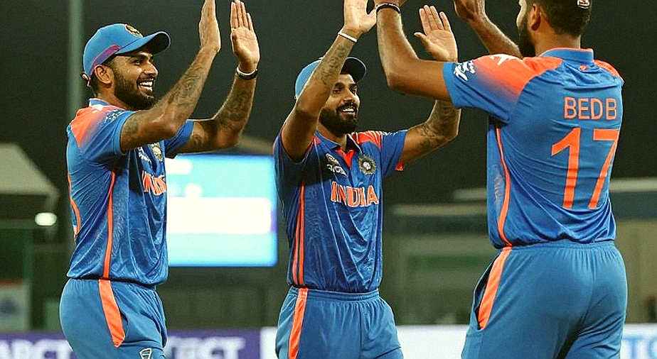 बिशप का टेस्ट डेब्यू और मुशफिकुर की चोट: ढाका की पिच ने दोनों टीमों को एक ही भाषा में पढ़ा